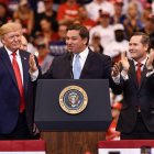 El Presidente Donald Trump junto al gobernador de Florida, Ron DeSantis