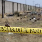 Vista del cordón policial en el "Rancho Izaguirre" tras la entrada de efectivos