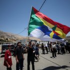 Syrian Druze return to Syria through the Israeli border