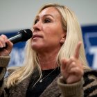 La representante Marjorie Taylor Greene, republicana por Georgia, habla en un evento MAGA de Trump Iowa en Keokuk, Iowa, el 4 de enero de 2024.