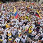 Miles marchan en Medellín a favor de Álvaro Uribe