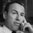 Apolo 13: Supervivencia. ESTUDIO: Netflix. DIRECTOR: Peter Middleton. ARGUMENTO: APOLLO 13: SUPERVIVENCIA es una adaptación cinematográfica de una historia espacial emblemática. En abril de 1970, la NASA se enfrentó a la mayor crisis de su historia: tres astronautas a mitad de camino de la Luna en una nave espacial que había sufrido una explosión catastrófica.