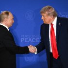 Trump y Putin se estrechan la mano al final de una conferencia de prensa conjunta
