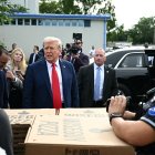 Trump con las fuerzas del orden en DC/ Mandel Ngan