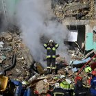 Las autoridades ucranianas en labores de rescate - AFP