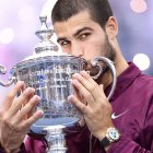 Alcaraz con el trofeo del US Open/ Charly Triballeau