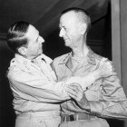 MacArthur greets Wainwright