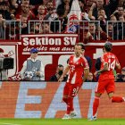 Harry Kane celebra el segundo gol con el delantero colombiano Luis Díaz