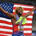 US' athlete Noah Lyles celebrates with his medal and country's flag after winning in the men's 200m final during the World Athletics Championships in Tokyo on September 19, 2025. (Photo by Andrej ISAKOVIC / AFP)