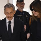 Expresidente francés Nicolas Sarkozy con su esposa Carla Bruni