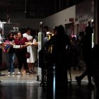 People walk inside a shopping mall during a blackout in Cancun, Mexico on September 26, 2025. A power line failure left 2.3 million people in southeastern Mexico without electricity on September 26, 2025, causing chaos in cities like the tourist hotspot of Cancún, authorities reported. (Photo by Elizabeth RUIZ / AFP)
