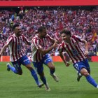 Julian Álvarez, del Atlético de Madrid, celebra su primer gol durante el partido de La Liga EA Sport  entre el Atlético de Madrid y el Real Madrid CF, el 27 de septiembre de 2025.