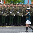 Desfile de soldados rusos en Moscú
