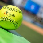 Una pelota de la liga de softbol (Archivo) Prentice C. James/CSM (Credit Image: © Prentice C. James/CSM via ZUMA Press Wire)