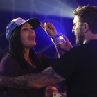 La activista republicana Laura Loomer grita a Jack Dorsey, creador, cofundador y presidente de Twitter y cofundador y director ejecutivo de Square, mientras habla en el escenario durante la conferencia sobre criptomonedas Bitcoin 2021 Convention en el Mana Convention Center de Miami, Florida, el 4 de junio de 2021.