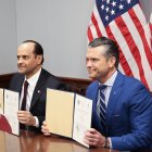 Pete Hegseth con su homólogo Qatarí