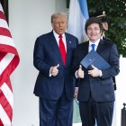 El presidente Donald Trump junto al presidente de Argentina, Javier Milei
