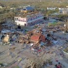 Vista aérea de los edificios destruidos tras el paso del huracán Melissa, en Black RiverSomewhat weakened but still threatening, Melissa will bring damaging winds and flooding rains to the Bahamas Wednesday before moving on to Bermuda late Thursday, according to the US National Hurricane Center (NHC). (Photo by Ricardo MAKYN / AFP)