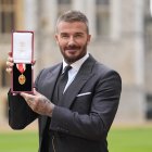 El deportista David Beckham recibe título de caballero británico