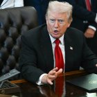 Trump habla en la Oficina Oval de la Casa Blanca en Washington