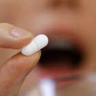 Una persona tomando un medicamento (Archivo)