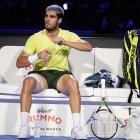 Carlos Alcaraz, con el muslo vendado durante la final del ATP World Tour Finals 2025

 (Photo by Marco Alpozzi/LaPresse/Sipa USA) *** Local Caption *** 65546621
