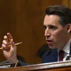 Hawley en el Senado/ Andrew Caballero- Reynolds