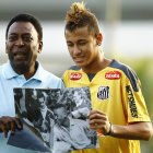 Pelé y Neymar Jr., en 2009. Imagen de archivo.
