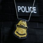Chapa policial de un agente de Inmigración