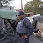 Un agente del Servicio de Policía de Sudáfrica-Imagen de Archivo