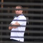 El expresidente de Brasil, Jair Bolsonaro, se encuentra a la entrada de su domicilio, donde permanece bajo arresto domiciliario, en Brasilia, Brasil, el martes 2 de septiembre de 2025.