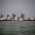 Una planta refinadora de petróleo de la estatal Petróleos de Venezuela (PDVSA) en Maracaibo, estado Zulia