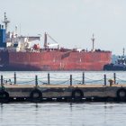 Un barco petrolero entrando en puerto de Venezuela
