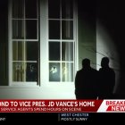 Agentes revisan la vivienda de Vance en Ohio tras el ataque