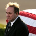 Michael Reagan habla durante una ceremonia (Archivo)