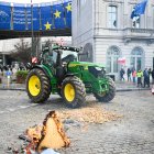 (Archivo) Agricultores protestan frente al Parlamento Europeo por acuerdos comerciales
