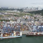 (Archivo) Entrada de buques comerciales al Canal de Panamá