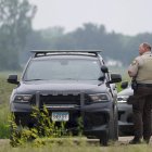 Fuerzas del orden fuera de la casa de Vance Luther Boelter,/ Anthony Souffle