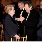 Thomas Pritzker junto a Madeleine Albright