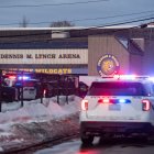 Police stand outside the perimeter they created around the Dennis M. Lynch Arena where a shooting occurred earlier today in Pawtucket, Rhode Island, on February 16, 2026.
At least two people were killed and three wounded in a shooting at an ice rink in the northeastern US town of Pawtucket on Monday, authorities said, with social media footage showing frightened teenagers fleeing the sound of gunshots.
697
La policía se encuentra fuera del perímetro creado alrededor del estadio Dennis M. Lynch Arena, donde se produjo un tiroteo