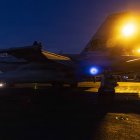 Un F/A-18E Super Hornet, adscrito al Escuadrón de Cazas de Ataque (VFA) 14, se prepara para despegar desde la cubierta de vuelo del portaaviones clase Nimitz USS Abraham Lincoln (CVN 72) en apoyo de la Operación Epic Fury, el 2 de marzo de 2026. (Fotografía de la Marina de los Estados Unidos)