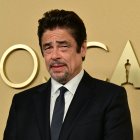 El actor puertorriqueño Benicio Del Toro asiste al almuerzo de nominados de la 98.ª edición de los Premios Óscar en el hotel Beverly Hilton de Beverly Hills, California, el 10 de febrero de 2026.
Benicio del Toro ganó su primer Óscar hace 25 años por "Traffic".
Este año, vuelve a estar en el candelero por su conmovedora interpretación del sensei Sergio St. Carlos, dueño de un dojo de karate y salvador de inmigrantes a tiempo parcial, en "Una batalla tras otra", un papel que, según él, refleja su propia sensibilidad