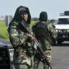 Policías de Bolivia custodian el traslado del narco uruguayo