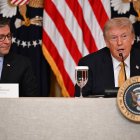 Mike Johnson junto a Donald Trump/ Anabelle Gordon