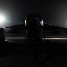 Un B-52H Stratofortress espera con el motor al ralentí antes de despegar para participar en la Operación Epic Fury, el 4 de marzo de 2026. (Foto de la Fuerza Aérea de los Estados Unidos)