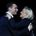 Jordan Bardella junto a Marine Le Pen