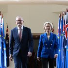 La presidenta de la Comisión Europea Ursula von der Leyen y el Primer Ministro Australiano Anthony Albanese