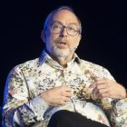 Jimmy Wales, fundador de Wikipedia, en conversación con la princesa Beatrice York, fundadora de By-Eq Limited durante el evento London Tech Week.