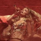 La estrella colombiana de música urbana Karol G en Coachella