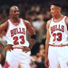 Michael Jordan y Scottie Pippen, leyendas de los Chicago Bulls, en 1997. Imagen de archivo